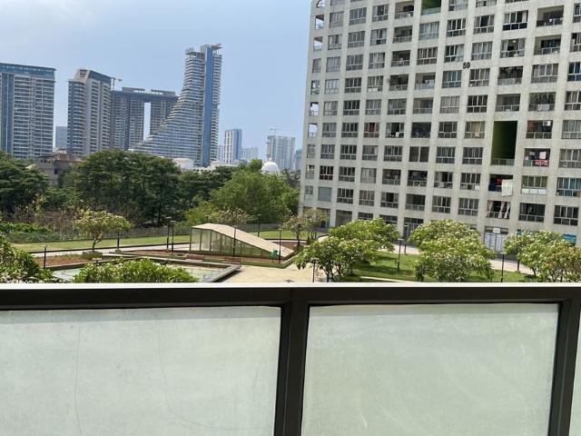 Rental | 3 BHK + Pooja Room 1500 Sq.Ft. Apartment in Amanora Future Towers