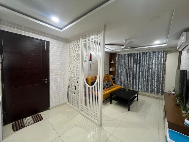 Rental | 3 BHK + Pooja Room 1550 Sq.Ft. Apartment in Marina Skies