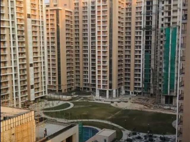 Rental | 3 BHK + Pooja Room 1550 Sq.Ft. Apartment in Omaxe R2