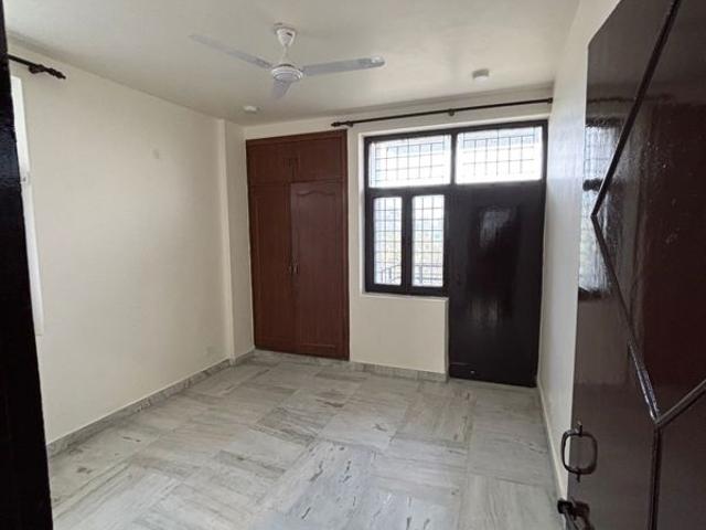 Rental | 3 BHK + Pooja Room 1600 Sq.Ft. Apartment in Arun Vihar Sector 37