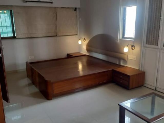 Rental | 3 BHK + Pooja Room 1650 Sq.Ft. Apartment in Venus Apartments Cuffe Parade