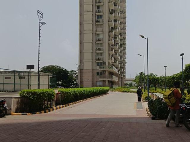 Rental | 3 BHK + Pooja Room 1942 Sq.Ft. Apartment in Conscient Heritage Max