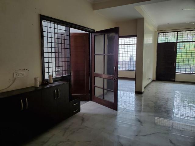 Rental | 3 BHK + Pooja Room 2000 Sq.Ft. Independent House in Sector 52