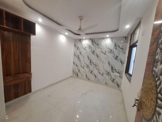 Rental | 3 BHK + Pooja Room 200 Sq.Yd. Apartment in Sector 25