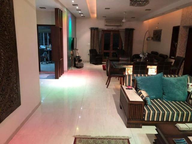 Rental | 3 BHK + Pooja Room 2500 Sq.Ft. Apartment in Hallmark Express Towers