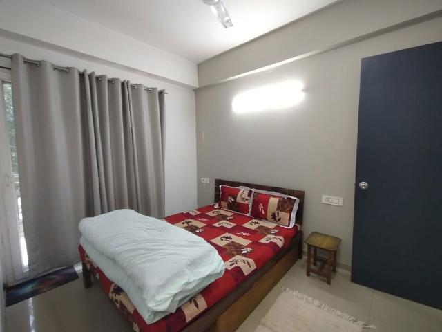 Rental | 3 BHK + Pooja Room 288 Sq.Yd. Apartment in Vipul World Plots