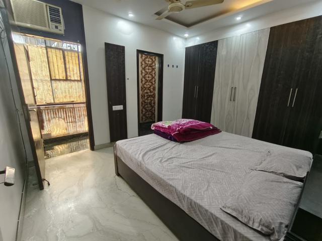 Rental | 3 BHK + Pooja Room 300 Sq.Yd. Apartment in RWA Apartments Sector 40