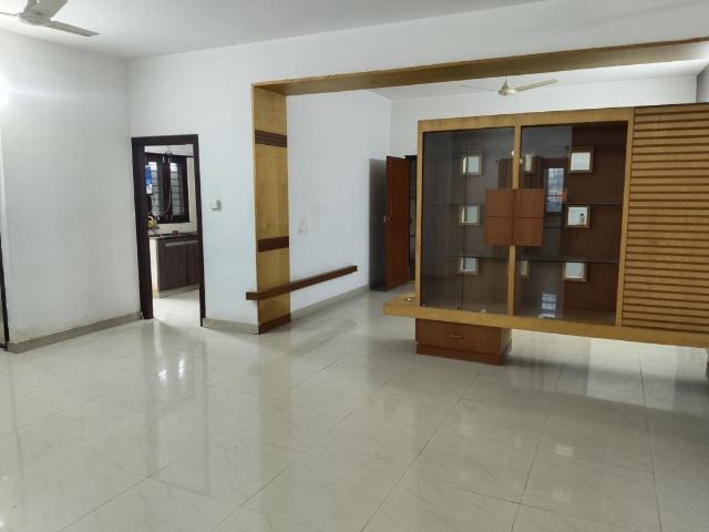 Rental | 3 BHK + Pooja Room,Extra Room,Basement 1850 Sq.Ft. Apartment in Sri Sai Arcade Madhapur