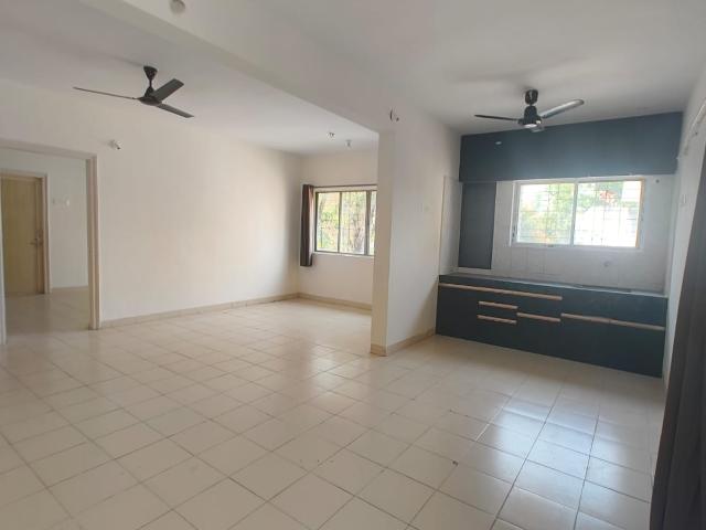 Rental | 3 BHK + Pooja Room,Extra Room 700 Sq.Ft. Apartment in Samarth Flats