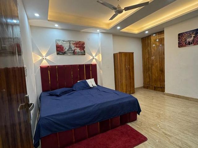 Rental | 3 BHK + Pooja Room,Servant Room 1300 Sq.Ft. Apartment in Chattarpur