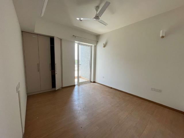 Rental | 3 BHK + Pooja Room,Servant Room 2002 Sq.Ft. Apartment in Godrej Meridien