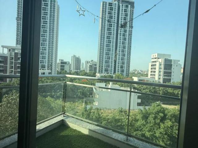 Rental | 3 BHK + Pooja Room,Servant Room 2190 Sq.Ft. Apartment in Tata Primanti Executive Apartments