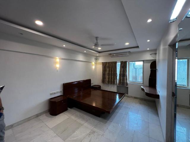 Rental | 3 BHK + Pooja Room,Servant Room 2400 Sq.Ft. Apartment in Jolly Maker Apartment