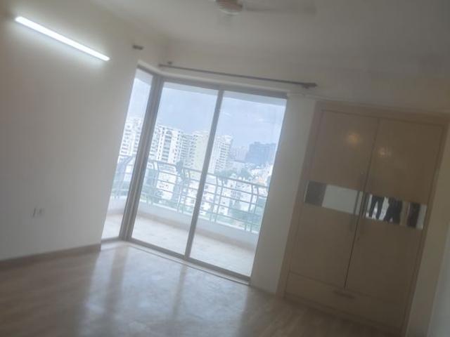 Rental | 3 BHK + Pooja Room,Servant Room 2810 Sq.Ft. Apartment in Parsvnath Exotica