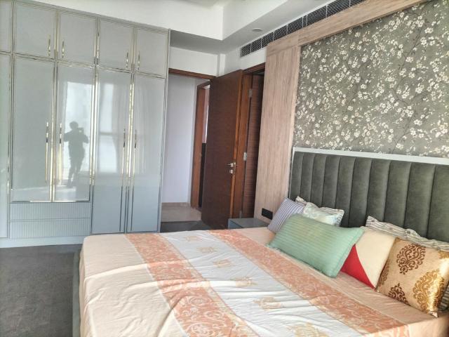 Rental | 3 BHK + Pooja Room,Servant Room 3070 Sq.Ft. Apartment in Mahagun Mezzaria
