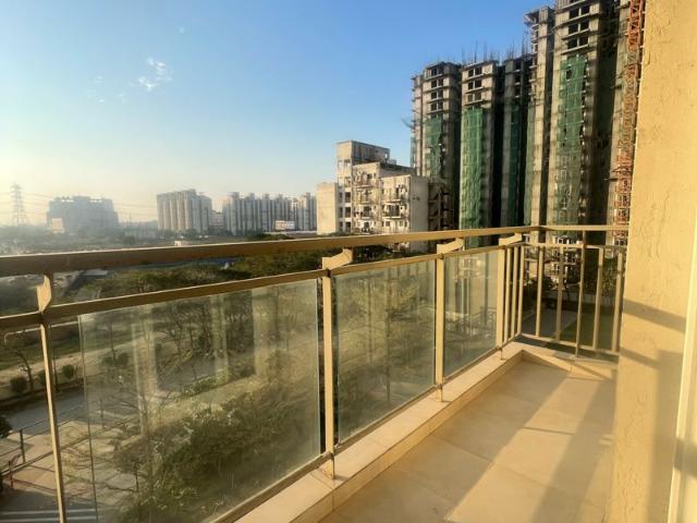 Rental | 3 BHK + Pooja Room,Servant Room,Extra Room 1880 Sq.Ft. Apartment in Conscient Heritage Max