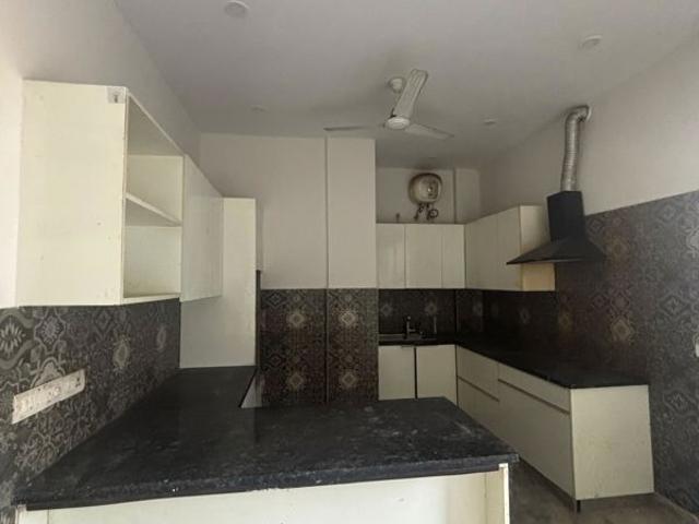 Rental | 3 BHK + Pooja Room,Servant Room,Extra Room 2000 Sq.Ft. Apartment in Emaar Imperial Gardens