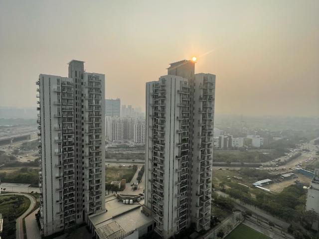 Rental | 3 BHK + Pooja Room,Servant Room,Extra Room 2075 Sq.Ft. Apartment in Conscient Heritage Max