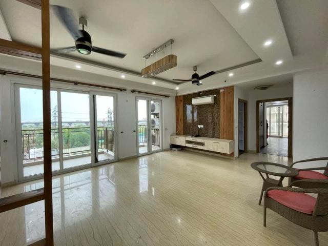 Rental | 3 BHK + Pooja Room,Servant Room,Extra Room 2149 Sq.Ft. Apartment in Conscient Heritage Max