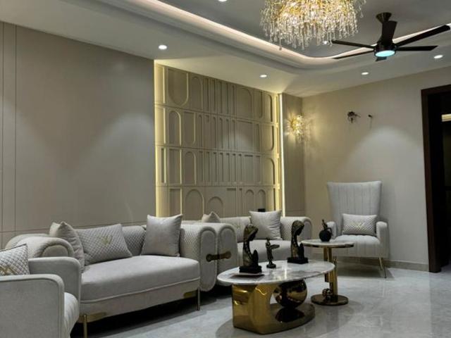 Rental | 3 BHK + Pooja Room,Servant Room,Extra Room 2750 Sq.Ft. Villa in Connaught Place