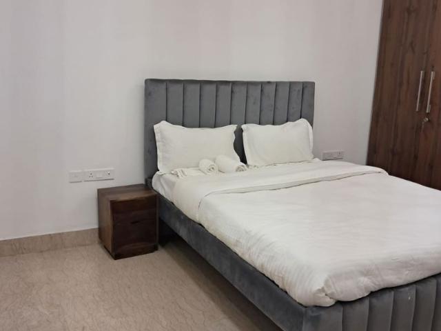 Rental | 3 BHK + Pooja Room,Servant Room,Study Room 2000 Sq.Ft. Apartment in Hauz Khas