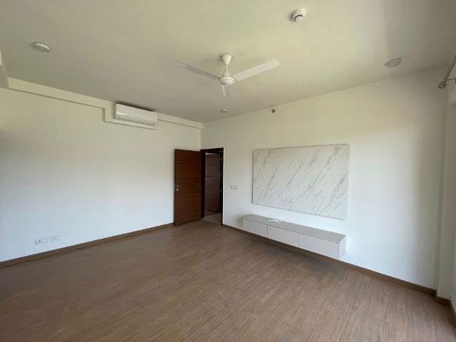 Rental | 3 BHK + Pooja Room,Servant Room,Study Room 2010 Sq.Ft. Apartment in Godrej Meridien