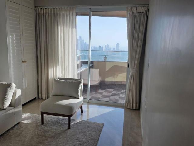 Rental | 3 BHK + Pooja Room,Servant Room,Study Room 2200 Sq.Ft. Apartment in Lokhandwala Minerva Mahalaxmi