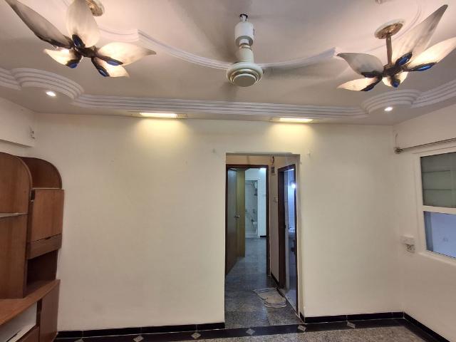 Rental | 3 BHK + Pooja Room,Servant Room,Study Room,Extra Room,Basement,Store Room 1180 Sq.Ft. Apartment in Raheja Reflections