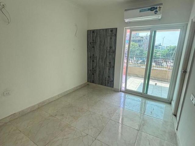 Rental | 3 BHK + Pooja Room,Servant Room,Study Room,Extra Room,Basement,Store Room 1185 Sq.Ft. Apartment in Gaurs Siddhartham