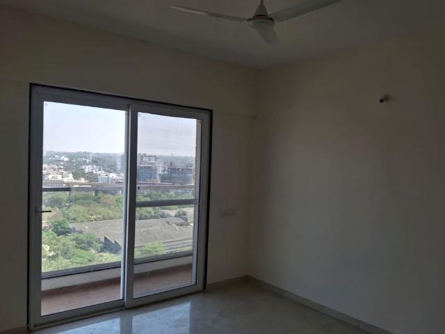 Rental | 3 BHK + Pooja Room,Servant Room,Study Room,Extra Room,Basement,Store Room 1200 Sq.Ft. Apartment in Kohinoor Shangrila