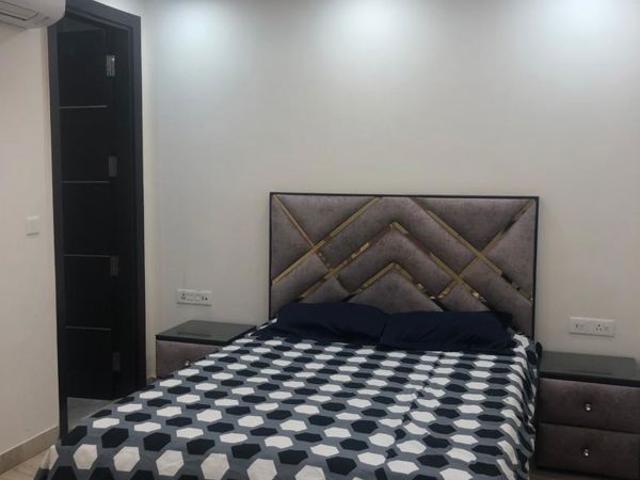 Rental | 3 BHK + Pooja Room,Servant Room,Study Room,Extra Room,Basement,Store Room 500 Sq.Yd. Apartment in DLF City Phase IV