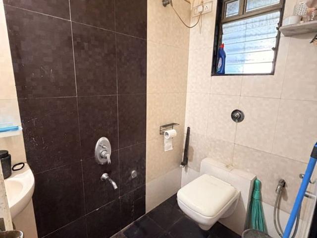 Rental | 3 BHK + Pooja Room,Servant Room,Study Room,Extra Room,Store Room 1350 Sq.Ft. Apartment in Runwal Centre