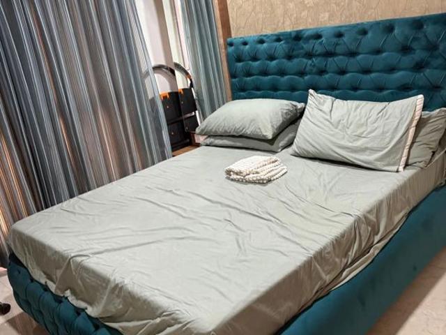 Rental | 3 BHK + Pooja Room,Servant Room,Study Room,Extra Room 1300 Sq.Ft. Apartment in Tolaram Building