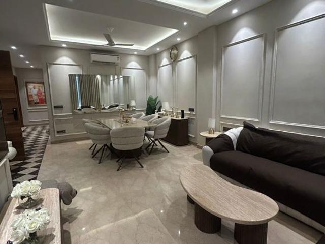 Rental | 3 BHK + Pooja Room,Servant Room,Study Room,Extra Room 2500 Sq.Ft. Apartment in Safdarjung Enclave