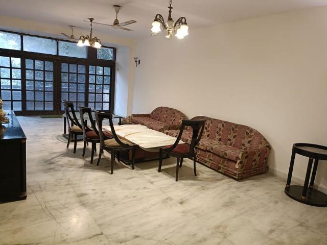 Rental | 3 BHK + Pooja Room,Servant Room,Study Room,Extra Room 2500 Sq.Ft. Apartment in Safdarjung Enclave