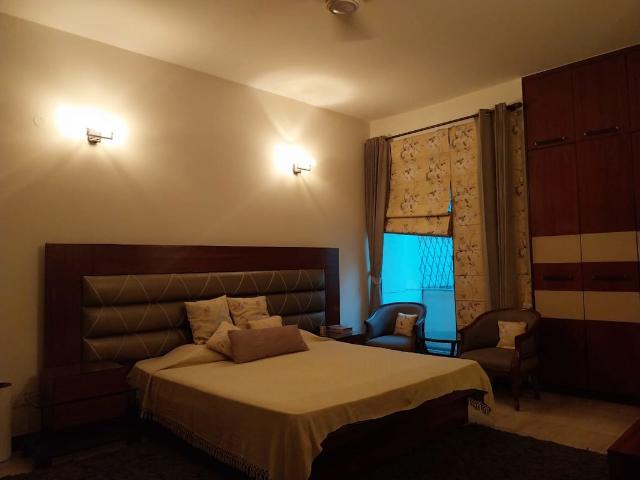 Rental | 3 BHK + Pooja Room,Servant Room,Study Room,Extra Room 2200 Sq.Ft. Apartment in Green Park