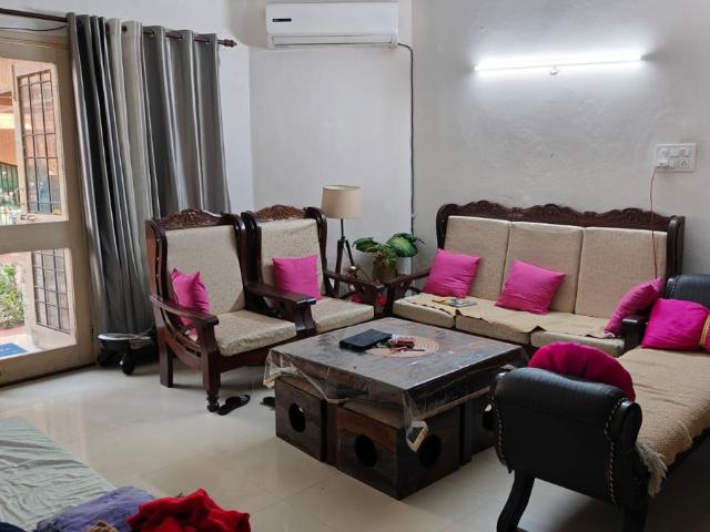 Rental | 3 BHK + Pooja Room,Store Room 1580 Sq.Ft. Apartment in Kendriya Vihar Noida