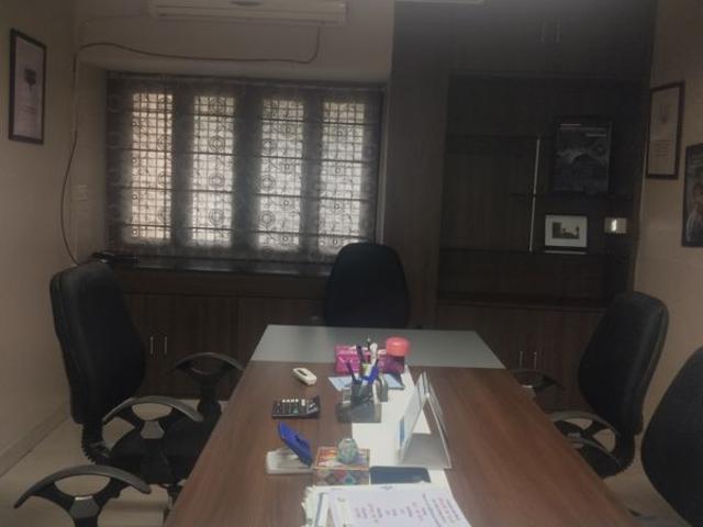 Rental | 3 BHK + Pooja Room,Store Room 1950 Sq.Ft. Apartment in Sarita Vihar