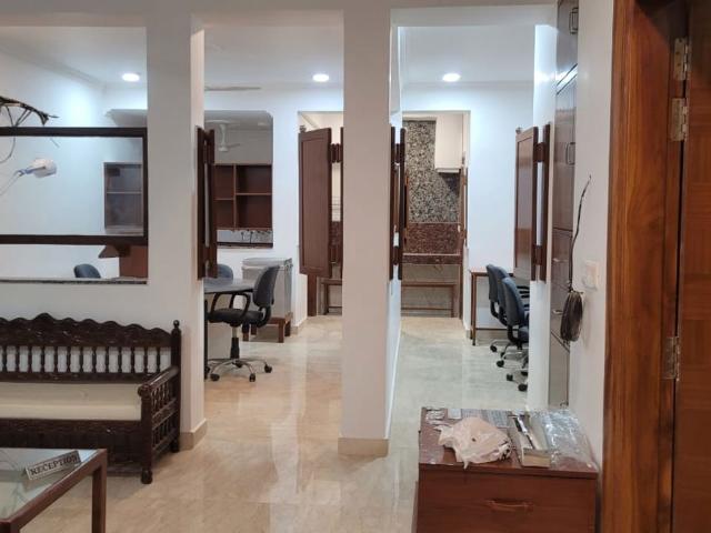 Rental | 3 BHK + Pooja Room,Study Room,Extra Room 300 Sq.Yd. Apartment in Sushant Lok I