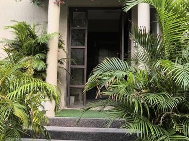 Rental | 3 BHK + Pooja Room,Study Room,Extra Room,Basement 2700 Sq.Ft. Apartment in BPTP Amstoria