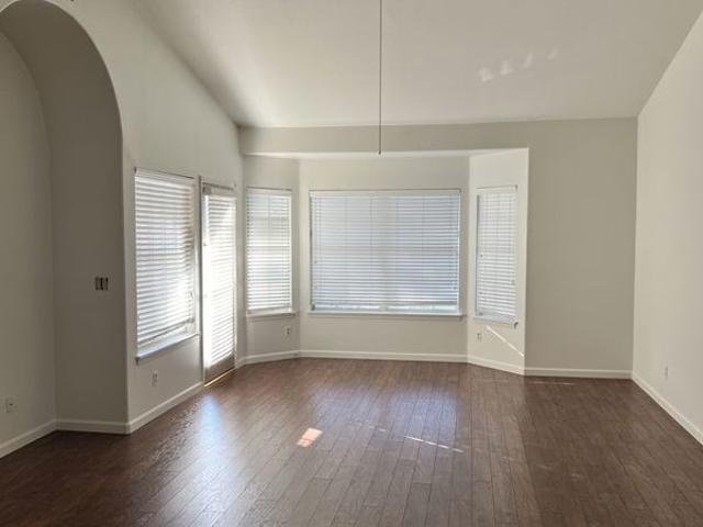 Rental | 3 BHK + Pooja Room,Study Room 1450 Sq.Ft. Apartment in Rohini Sector 9