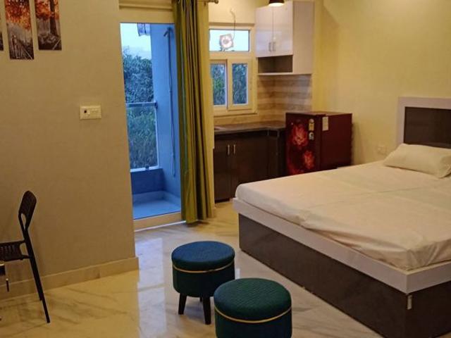Rental | 3 BHK + Pooja Room,Study Room 1750 Sq.Ft. Apartment in DLF Capital Greens Phase I And II