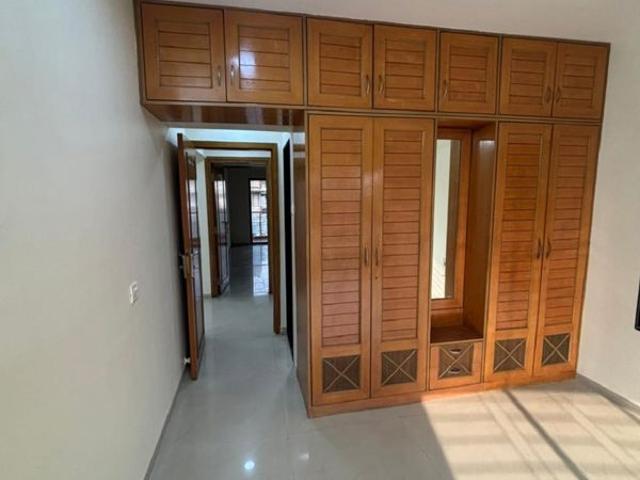 Rental | 3 BHK + Prayer Room 1100 Sq.Ft. Apartment in Bandra West
