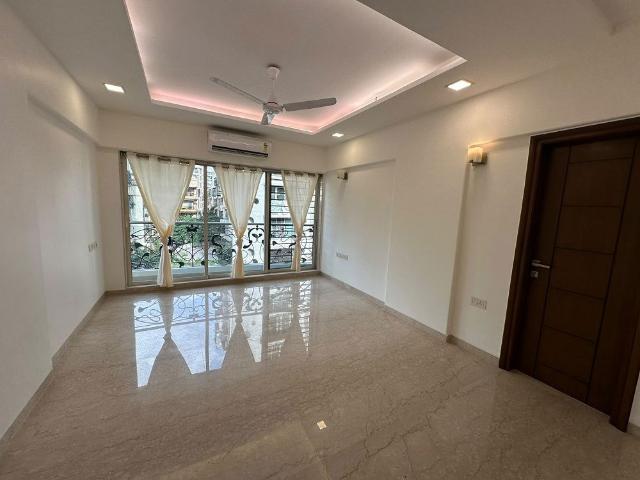Rental | 3 BHK + Prayer Room 1100 Sq.Ft. Apartment in Khar West