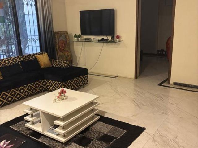 Rental | 3 BHK + Prayer Room 1100 Sq.Ft. Apartment in Santacruz West