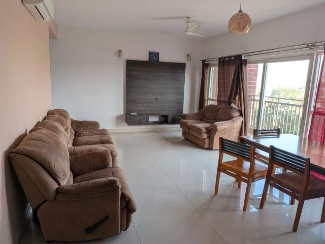 Rental | 3 BHK + Prayer Room 1900 Sq.Ft. Apartment in RMZ Galleria