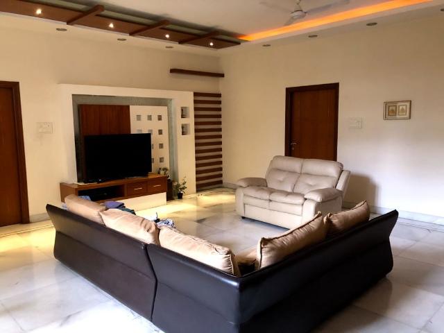 Rental | 3 BHK + Prayer Room 2000 Sq.Ft. Apartment in Marina Skies