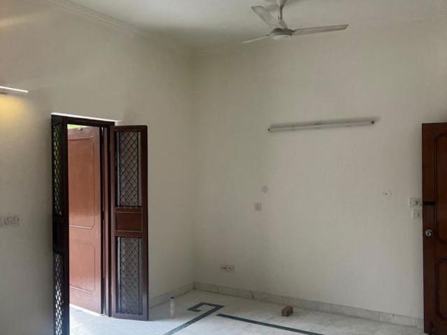 Rental | 3 BHK + Prayer Room 200 Sq.Mt. Villa in Sector 40