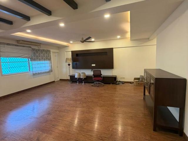Rental | 3 BHK + Prayer Room,Servant Room,Basement 2250 Sq.Ft. Apartment in The Embassy