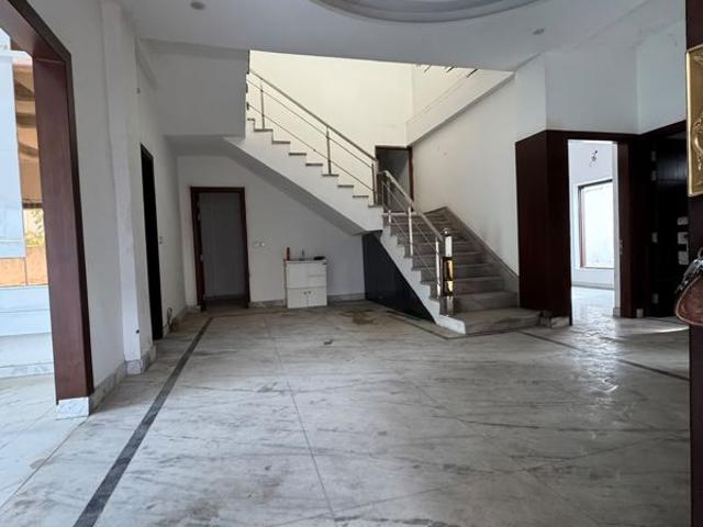 Rental | 3 BHK + Prayer Room,Servant Room,Extra Room 4000 Sq.Ft. Independent House in Chattarpur